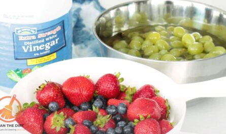 How to Clean Fruits With Baking Soda and Vinegar